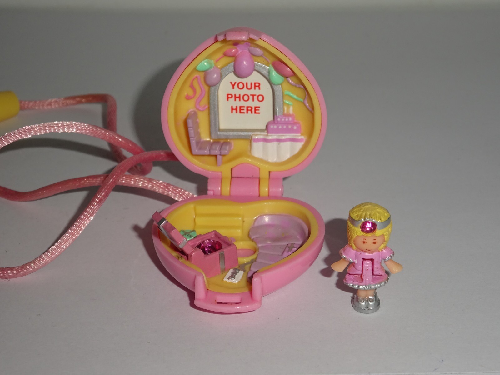 Polly Pocket 1992 Pretty Present Locket Princess (Gebraucht) in Möhlin für CHF 14 - mit
