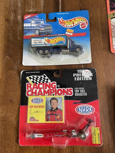 Quattro nuovi da collezione pressofusi scala 1:64, scala 1:43, Hot Wheels, Road Champs - Foto 2 di 3