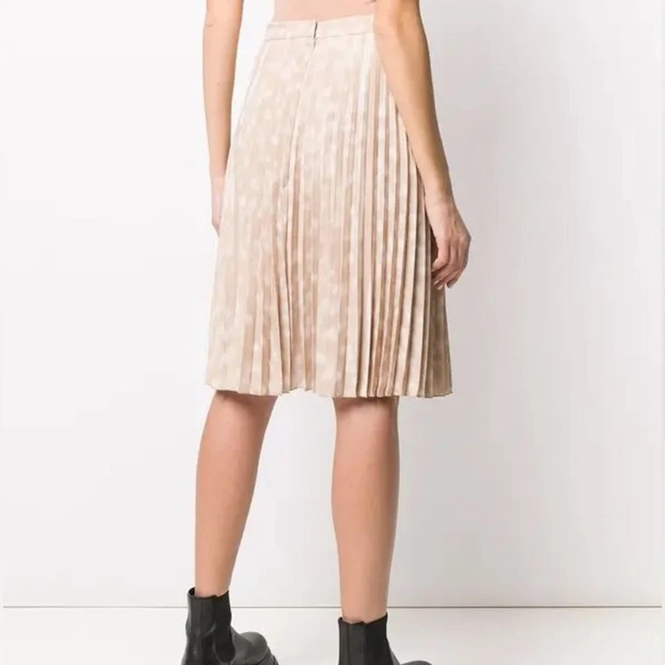 Falda plisada forrada con estampado de ciervo manchado Burberry para mujer talla 8 EE. UU. Foto 2 de 4