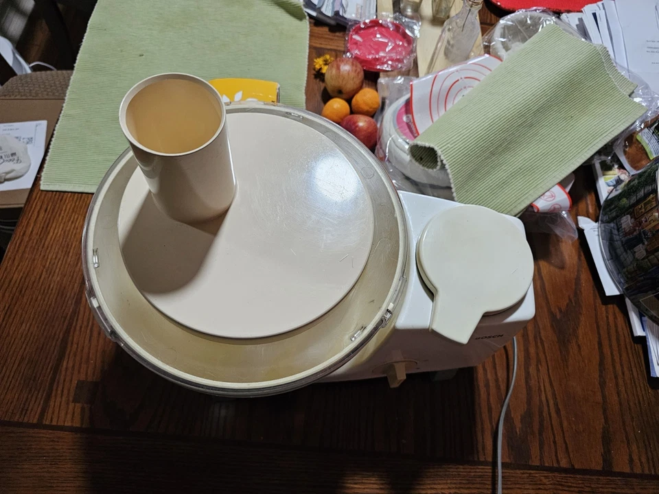 Bosch Universal Plus 6,5 Qt. Batedeira branca - Imagem 2 de 4