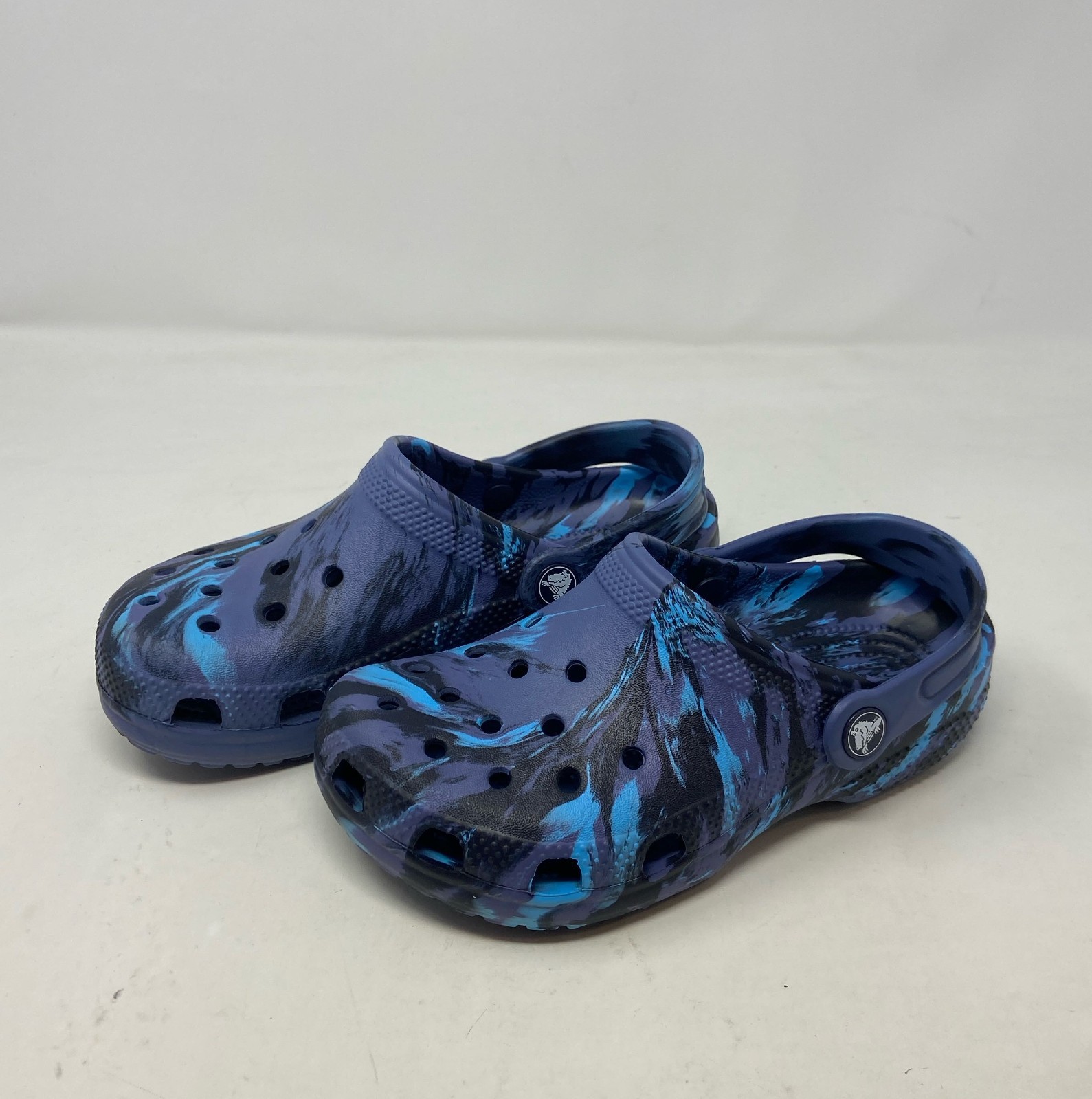 Crocs Kids Classic Marbled Tie-Dye Clog Navy/Multi J2 (Little Kid 2)