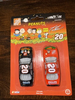 Action Home Depot Peanuts Tony Stewart Limited Edition, 2 Pack [1/64] #20 NASCAR