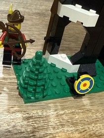 Lego Forestmens Hideout 6054 Missing Few Pieces Good Condition W/ Manual Read De