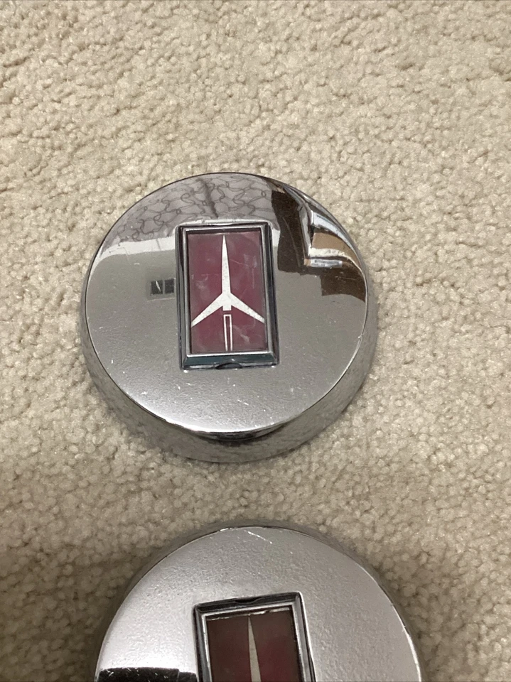 ** Oldsmobile 81-85 Cutlass emblema de tapacubos central 255229 355228 4 piezas Foto 4 de 4