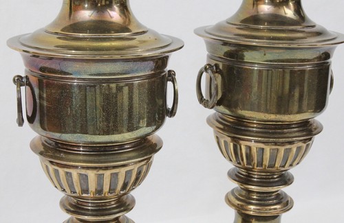 Stiffel Brass Trophy Urn Heavy Table Lamps Pair Hollywood Regency Shell Feet - Picture 7 of 16
