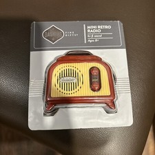 Dashing Mini Retro FM Radio 1.5V Battery Operated Portable Hi-Fi Sound New