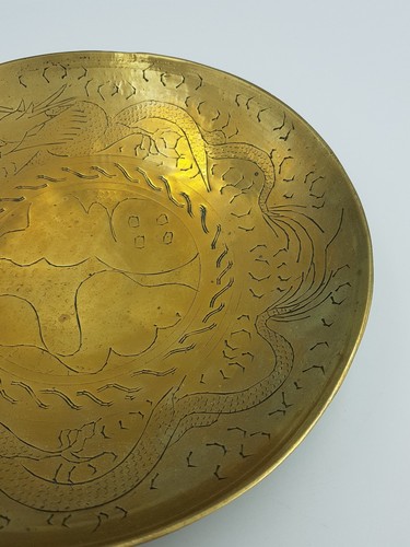 VINTAGE CHINESE SOLID BRASS ROUND SHALLOW BOWL ENGRAVED CHASING DRAGONS PEARL - 第 7/11 張圖片