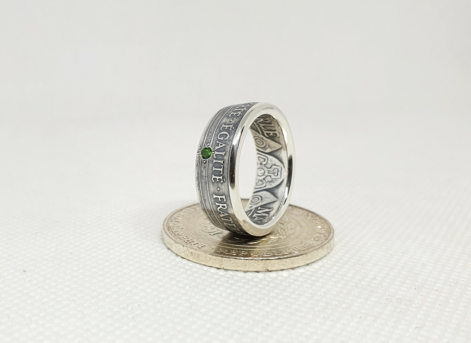 Bague vintage 100 Francs Charlemagne argent pour sublimer vos tenues de soirée