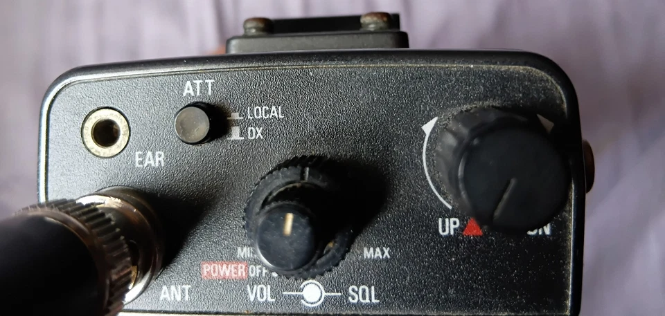 AOR AR 1000 Hand Held Wide Band 200Ch Radio Scanner with With Rechargeable Batte - image 3 of 4