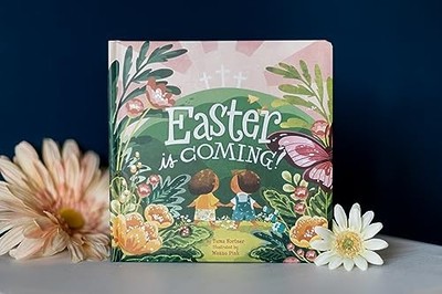 Easter Is Coming! (Padded), Tama Fortner