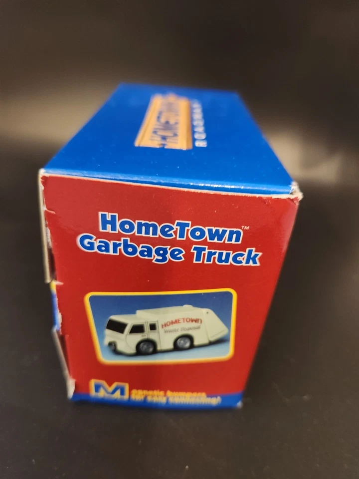 Nuevo en caja Camión de basura de madera RC2 Ertl HomeTown Roadway - Compatible con Thomas / Brio Foto 4 de 4