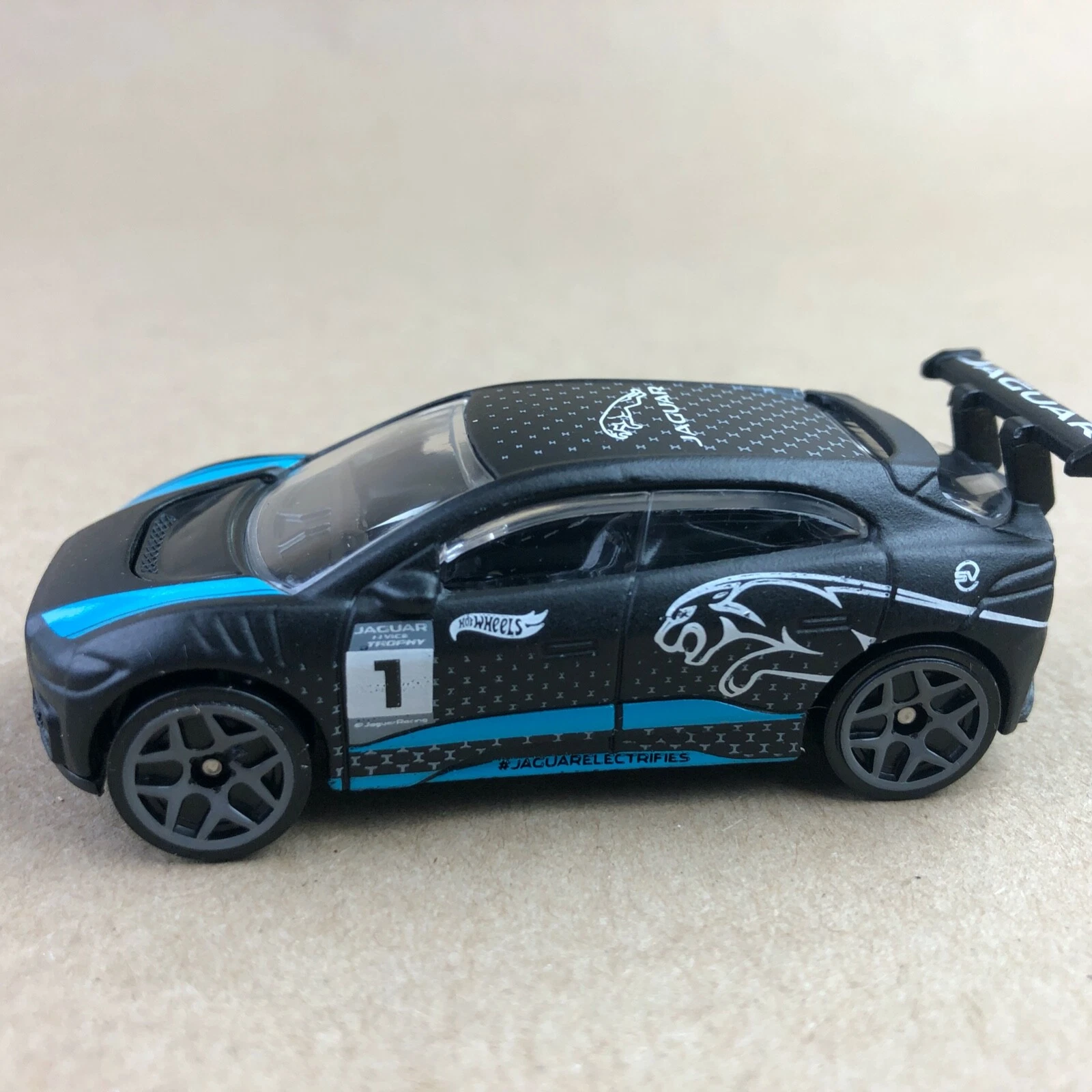  hot wheels jaguar i-pace etrophy brinquedo carro fundido solto 