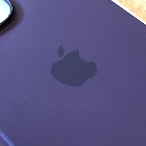 Coque silicone véritable Apple iPhone 16 Pro Max housse MagSafe prune A3316 MYYW3ZM - Photo 9 sur 9