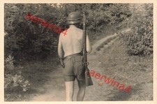 Soldat nu avec casque en acier poste de garde près de Rennes France