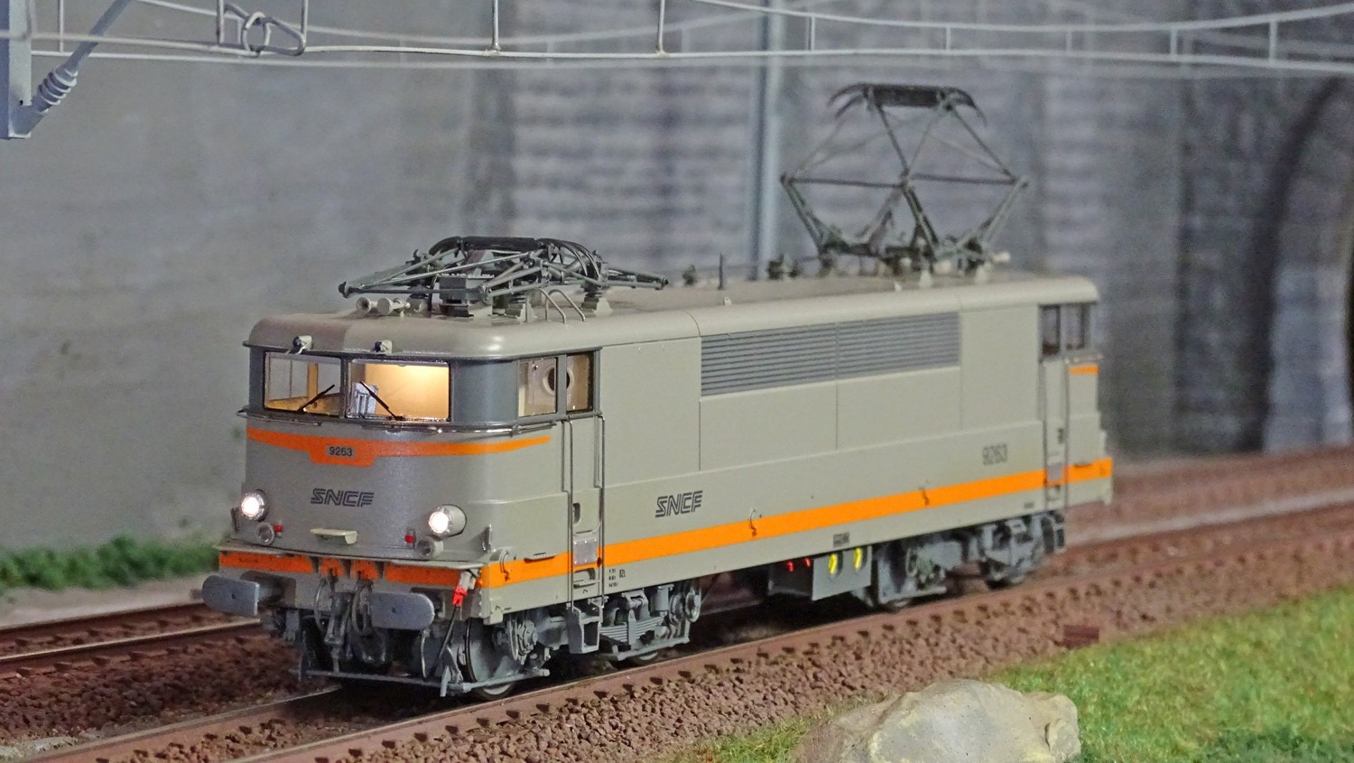 Locomotive BB 9263 REE MB085 béton pour remplacer vos anciennes motrices HO