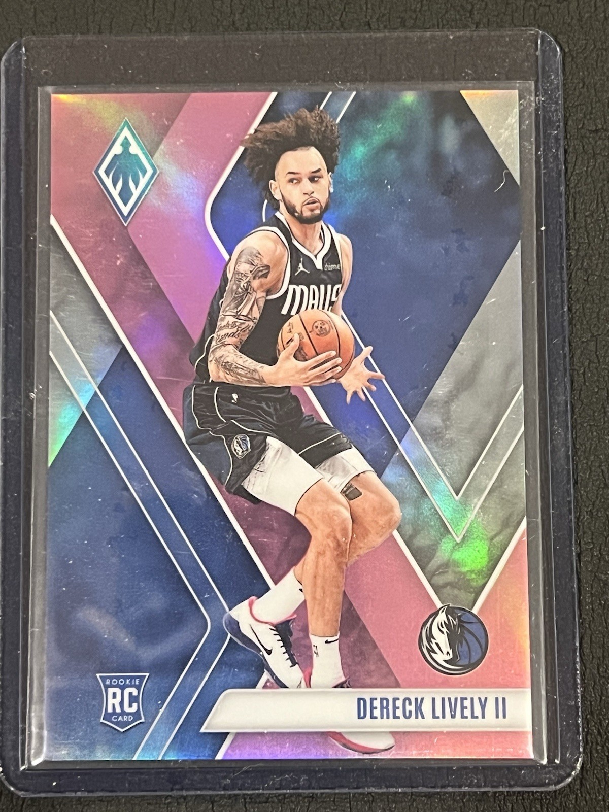 2023-24 Panini Phoenix - Rookies Dereck Lively #290 Pink Refractor /175 (RC)