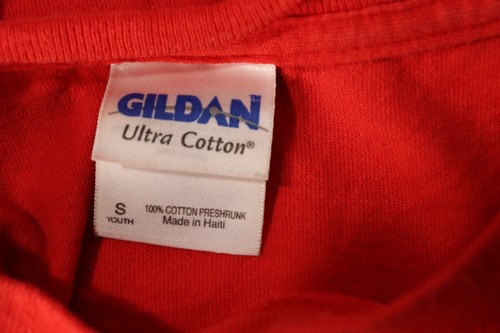 Gildan Youth Annie Theatre Company Minneapolis Red Short Sleeve T-Shirt Small - Picture 3 of 3