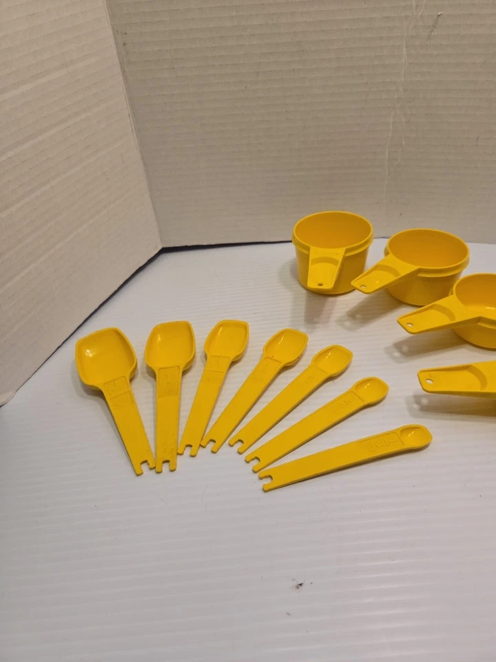 TUPPERWARE Vintage Set 11 Measuring Spoons #763 #764 YELLOW #1272  - Image 2 of 4