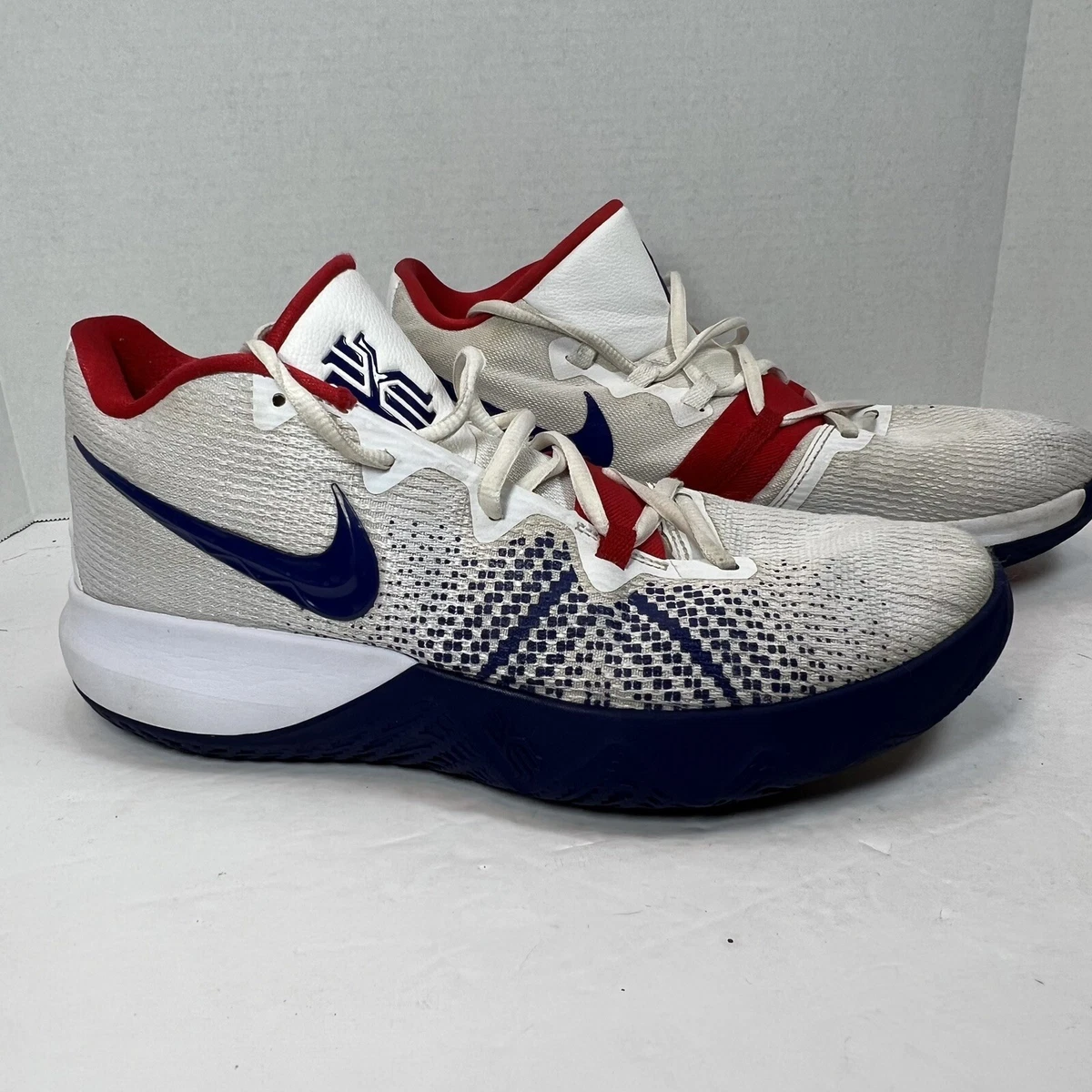 Nike men's kyrie flytrap basketball on sale shoes