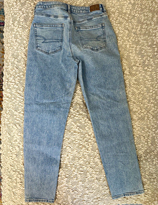 American Eagle AE High Waisted Mom Jeans Light Wash Size 8 Regular