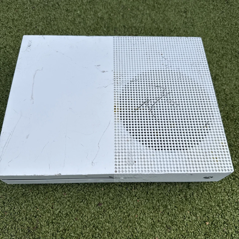Microsoft Xbox One S, photo 2 of 5