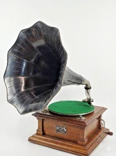 STUNNING ALL ORIGINAL VICTOR V PHONORAPH