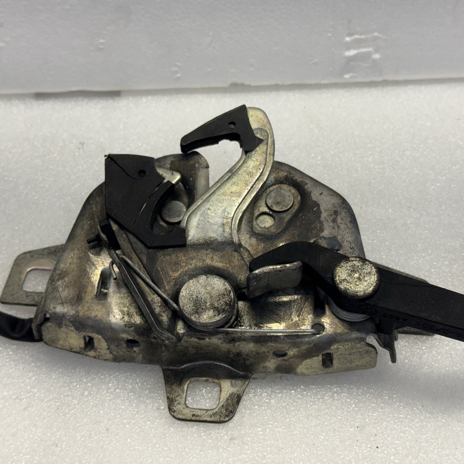 03-13 Maserati Quattroporte M139 Hood Safety Catch Lock Latch 67278100 OEM