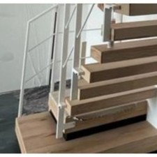 Gradino in faggio massello scatolato 90x30 cm spessore 8 cm per scale a sbalzo d