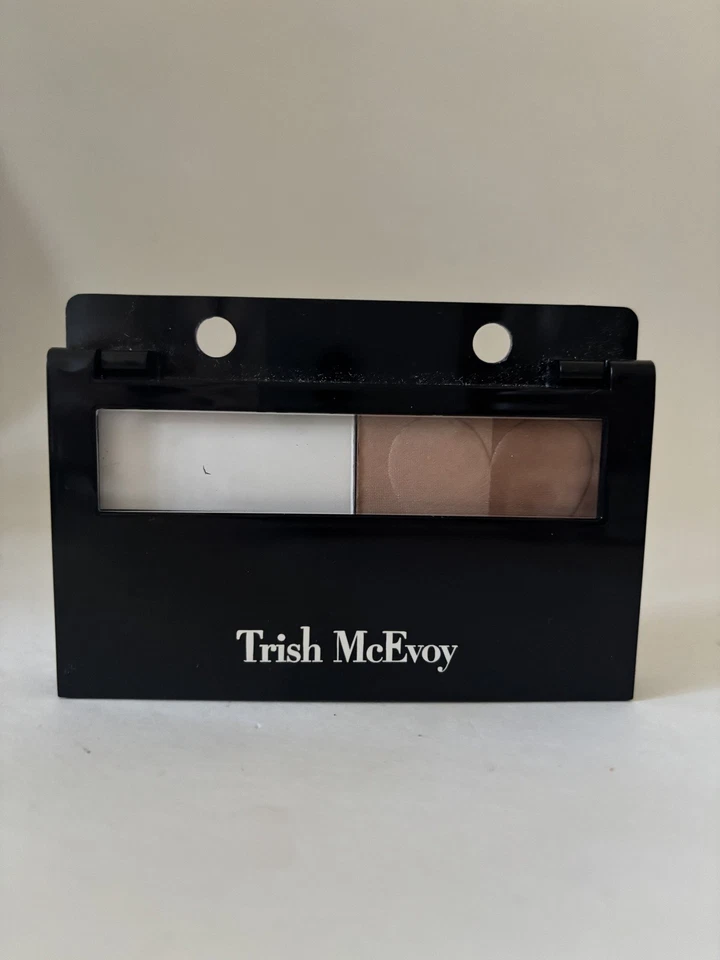 Paleta de polvo de acabado iluminador bronceador página media recargable Trish McEvoy Foto 3 de 4