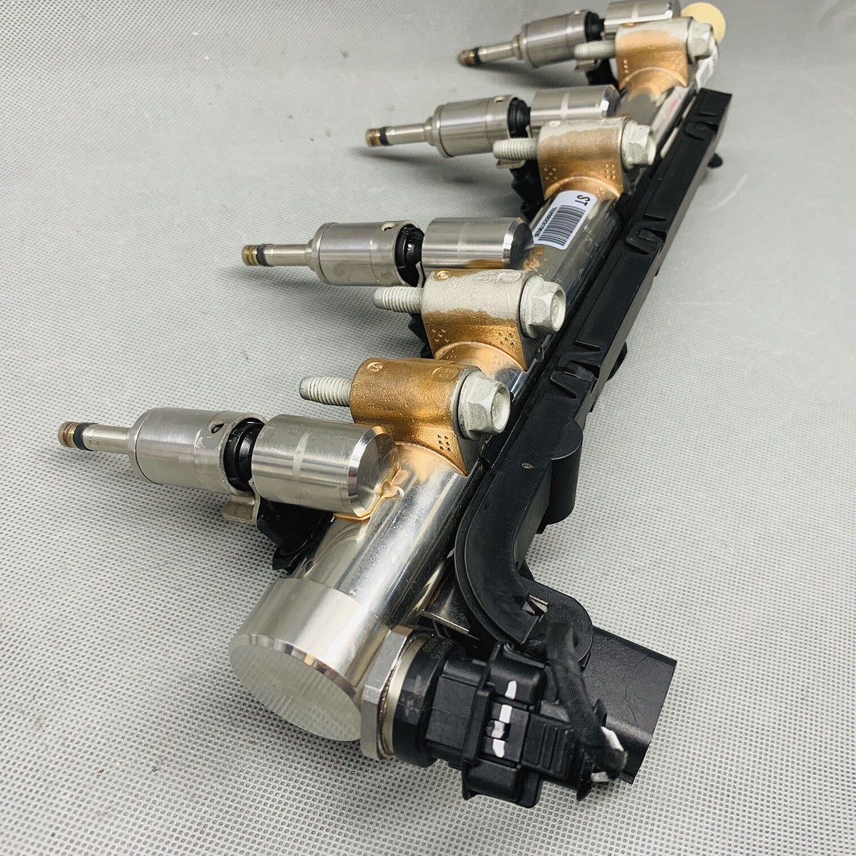 OE Fuel Injection Rail Assembly 12621643 For Buick Regal Verano 