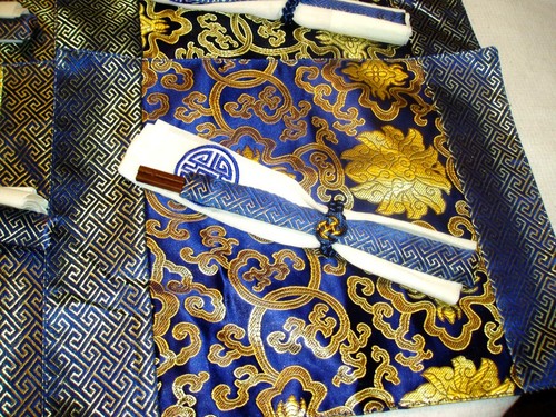 CHINESE BROCADE DAMASK Lot of 6 SILKY PLACEMATS w/NAPKINS & WOODEN CHOPSTICKS - Picture 2 of 8
