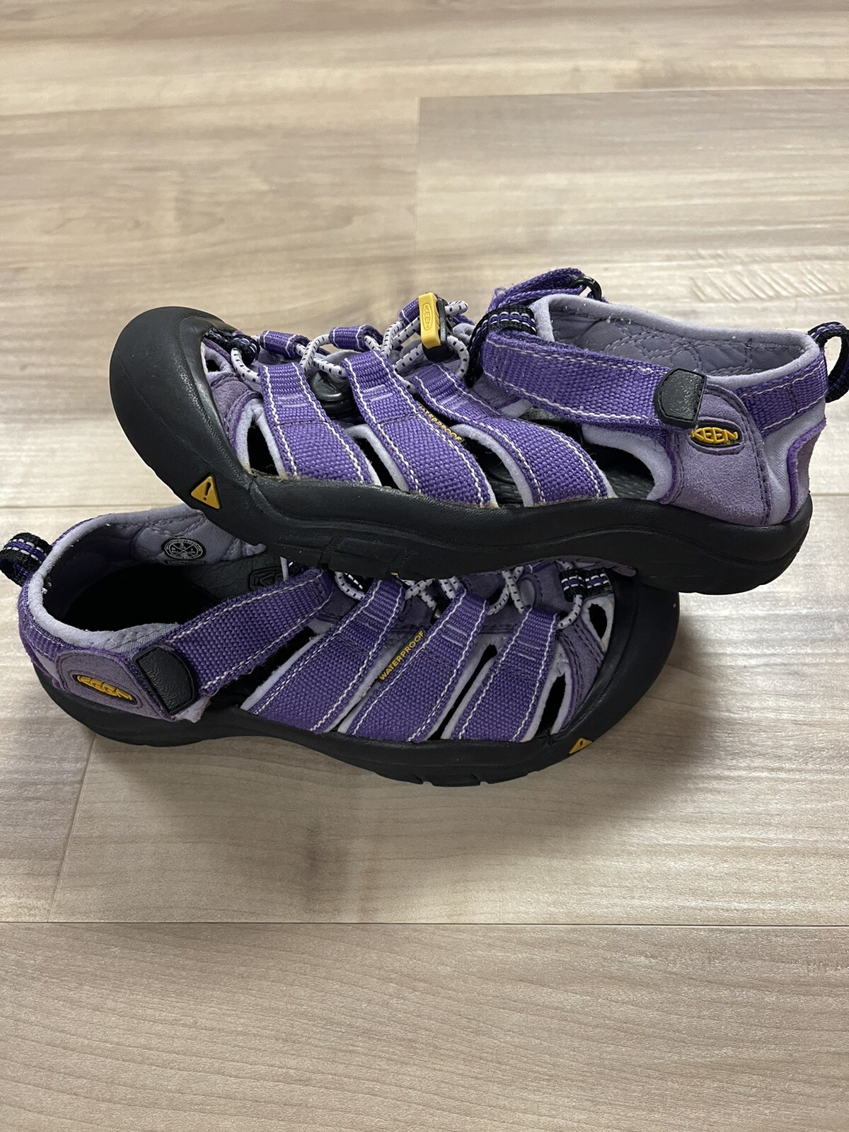 Sandali da donna viola KEEN taglia 3 impermeabili escursionistici sportivi in ottime condizioni 