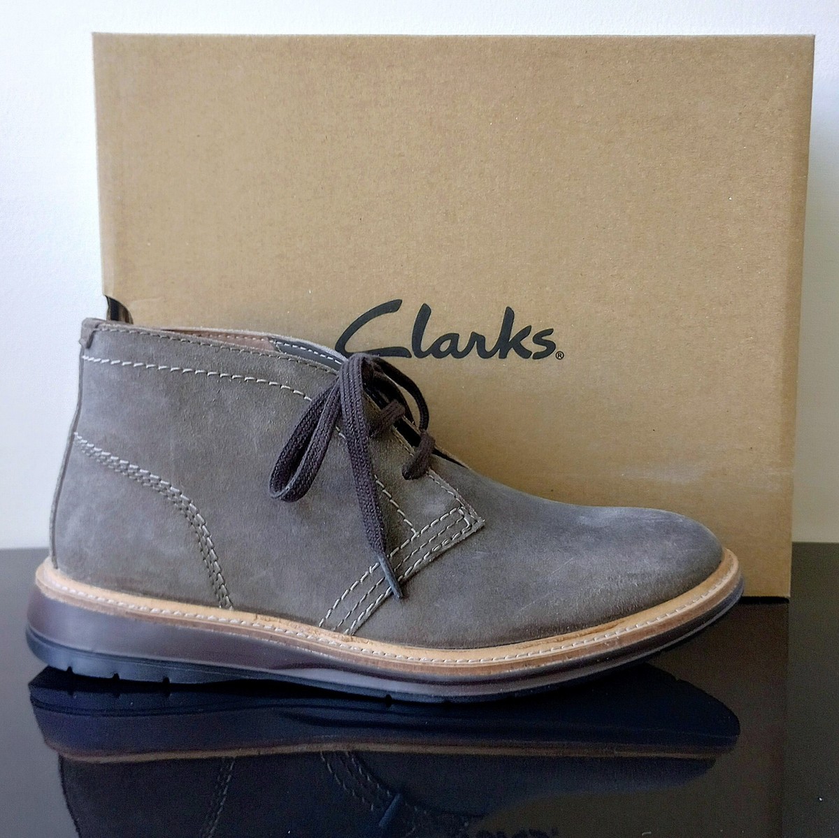 Clarks Men Chantry Lightweight Mid Chukka Boot in Cool 