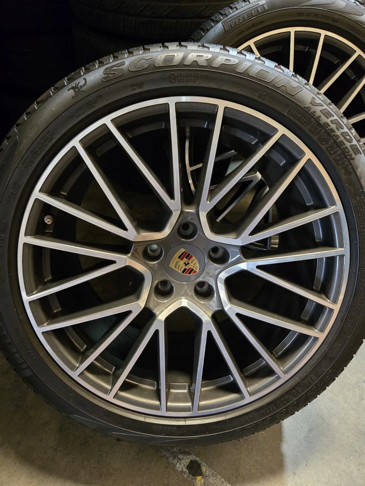 Neumático de llanta con acabado original 21" Porsche Cayenne Coupe RS Spyder OEM $895-obo Foto 2 de 4
