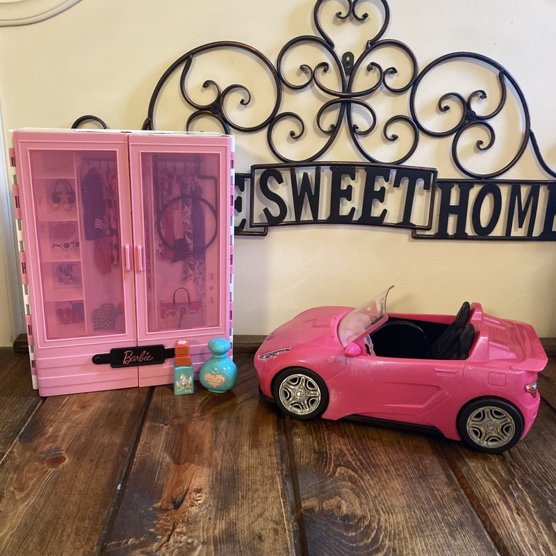 Barbie Fashionistas Pink Ultimate Closet Carrying Case & Pink Glam Convertible