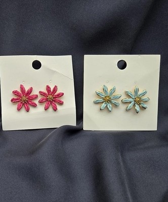 Bijou handgefertigte Raffia-Gänseblümchen-Ohrringe hellblau & pink NEUWARE