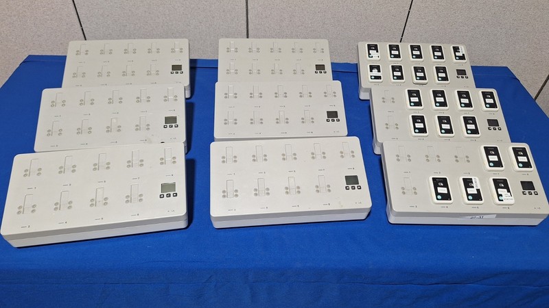 Philips IntelliVue MX 40 Battery Charging Station's 1 lot of 9