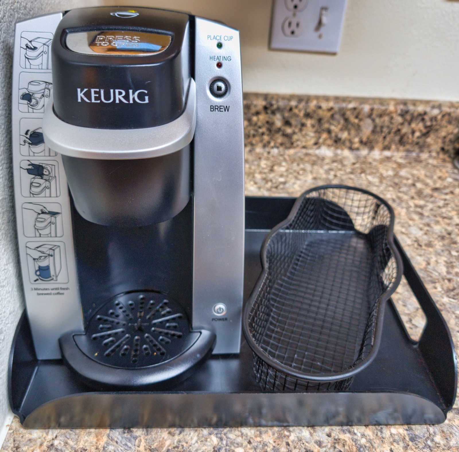 - Black Used 💦 W/ Tray And K-pod Basket