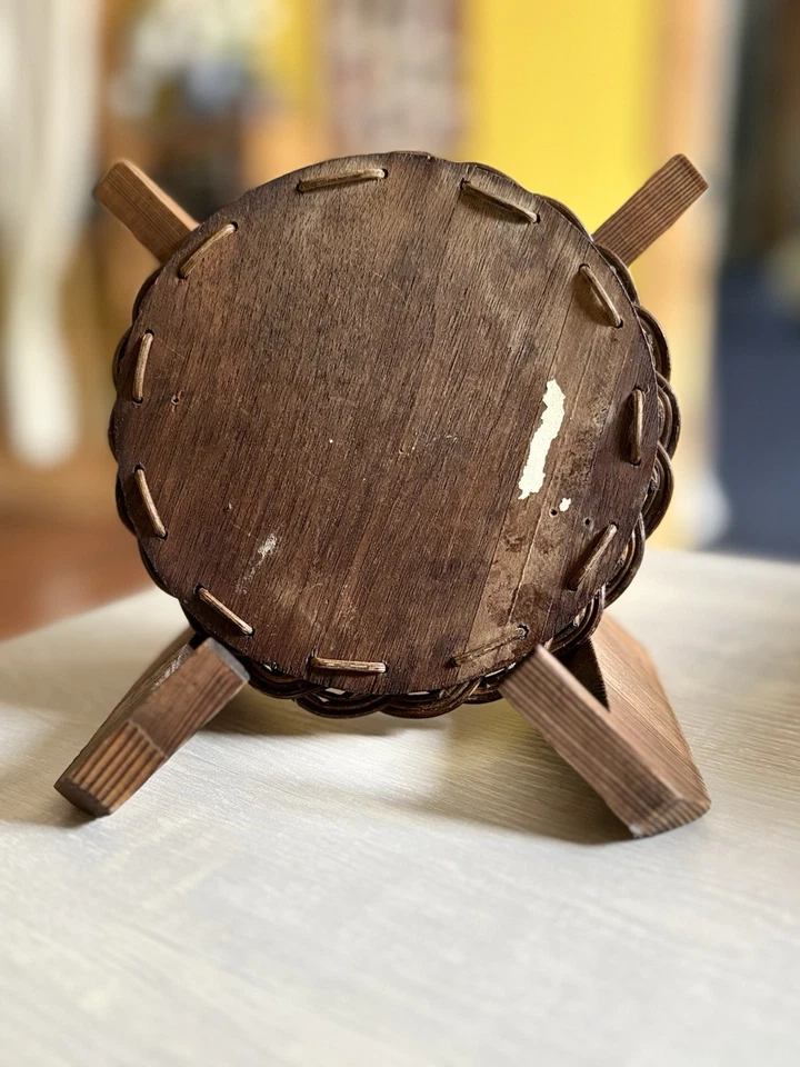 Borboleta taxidermia antiga emoldurada de vime e flores secas sob vidro 6,5" - Imagem 3 de 4