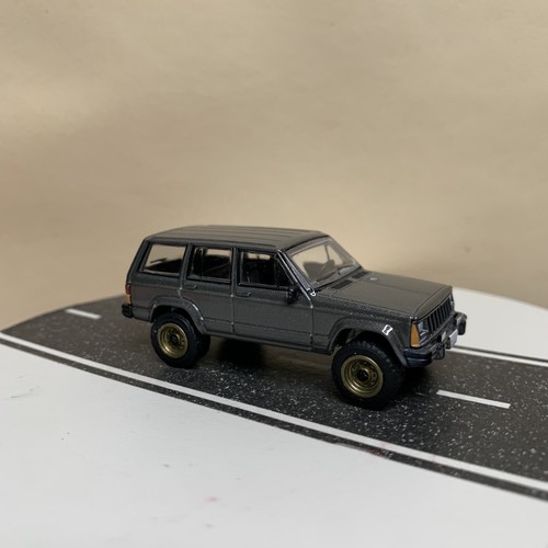 Greenlight 1984-1996 1988 Jeep Cherokee XJ SUV Gray Metallic w/Gold Wheels NM - Picture 12 of 15