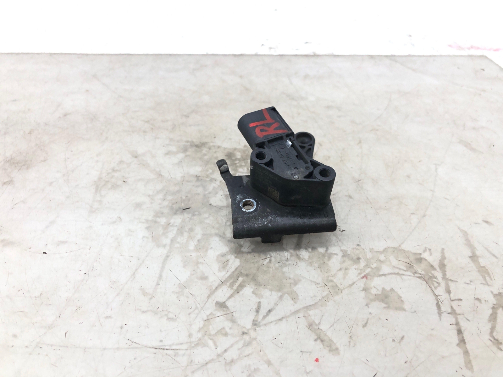 2016-2020 BENTLEY BENTAYGA LEFT REAR SUSPENSION RIDE HEADLIGHT SENSOR 4M0907503