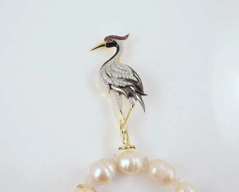 Broche em forma de guindaste 2,48 quilates redondo simulado rubi 14k banhado a ouro três tons - Imagem 2 de 4