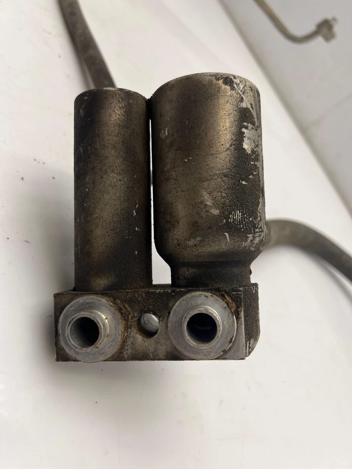 Manguera de descarga de CA Silverado Sierra 1500 99-02 8 cilindros SOLO genuina OEM 19213203 Foto 2 de 4