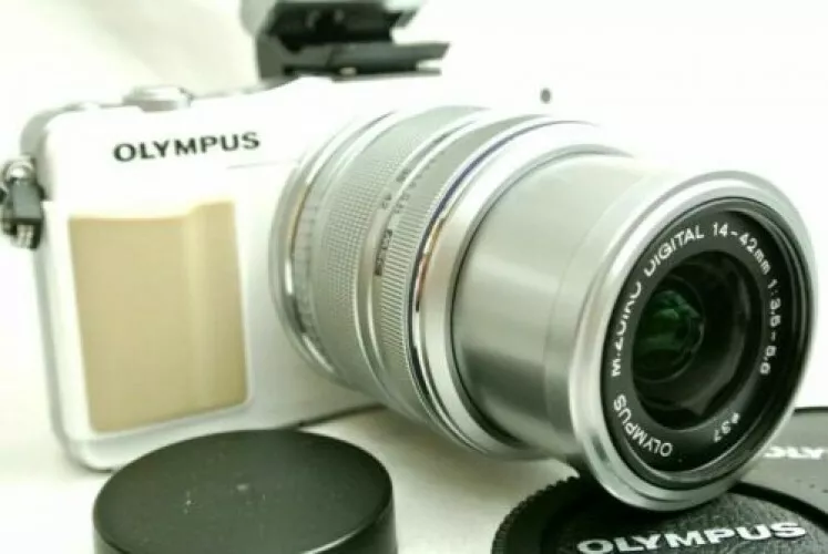 Olympus PEN mini E-PM2 compact digital camera w. 14-42mm lens