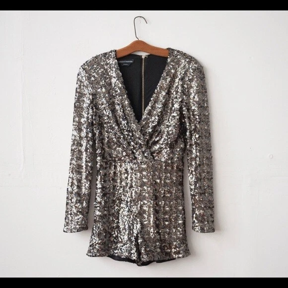 $$$ BEBE x NAVEN DEEP V-NECK LANTEJOULAS AJUSTADAS BODYCON MACACÃO BRONZE GUNMETAL DOURADO - Imagem 2 de 4