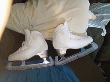 womens ice skates size 9