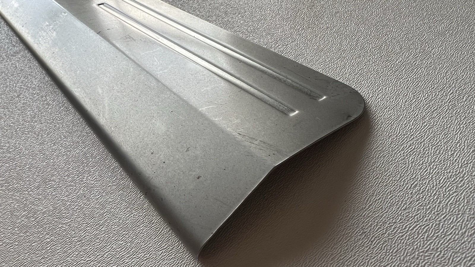 FERRARI 458 ITALIA RIGHT STAINLESS DOOR STEP GAURD SILL KICK PLATE 81361800