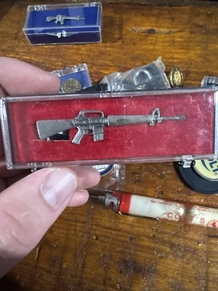 Colt Firearms Collectable Dealer Lot Of 10 Colt Pins, Key Chain & Lock - Image 3 of 4