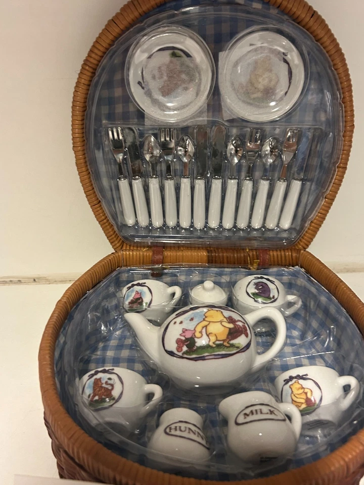 Disney Winnie The Pooh Schylling What Not Mini China Tea Set Wicker Basket - Image 2 of 4