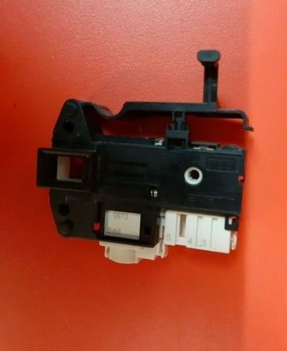 Waschmaschine INDESIT IWE81681 ECO UK Türschloss